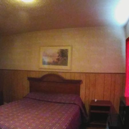 Marshalltown Colonial Motel מראה חיצוני תמונה